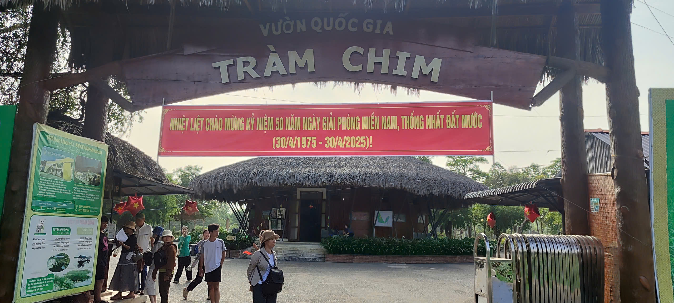 Khu Du lịch Tràm Chim Chào mừng kỷ niệm 50 năm Ngày giải phóng miền Nam, thống nhất đất nước (30/4/1975 - 30/4/2025) và 139 năm Ngày Quốc tế Lao động (01/5/1886 - 01/5/2025)